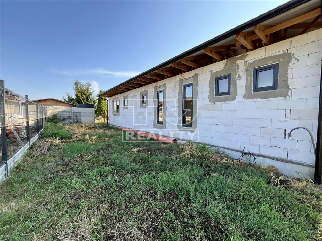 REZERVOVANÉ. Rozostavaný rodinný dom v štádiu hrubej... - 3