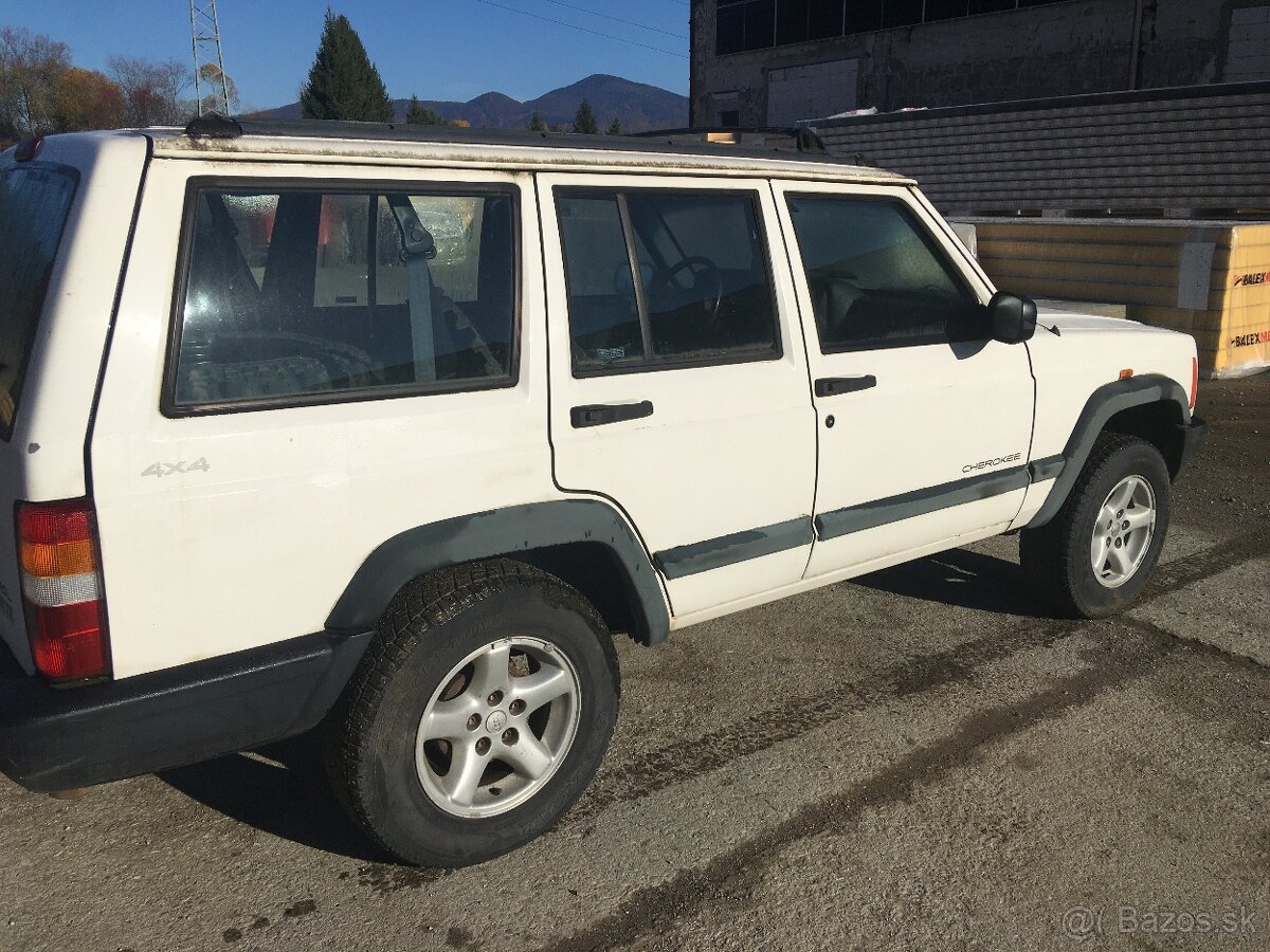Jeep CHerokee XJ-4L benzin-automat - 3
