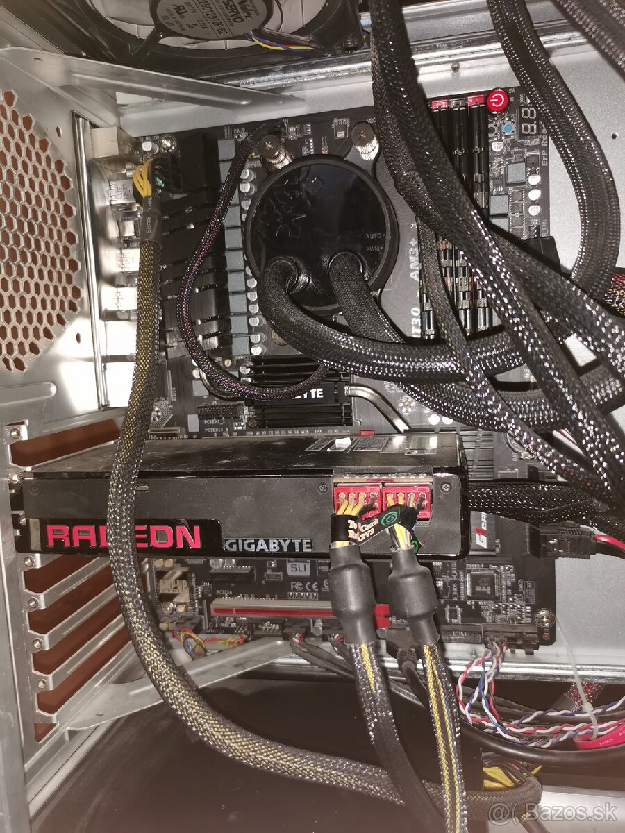 Predám straší počítač - nefunkčný - 3