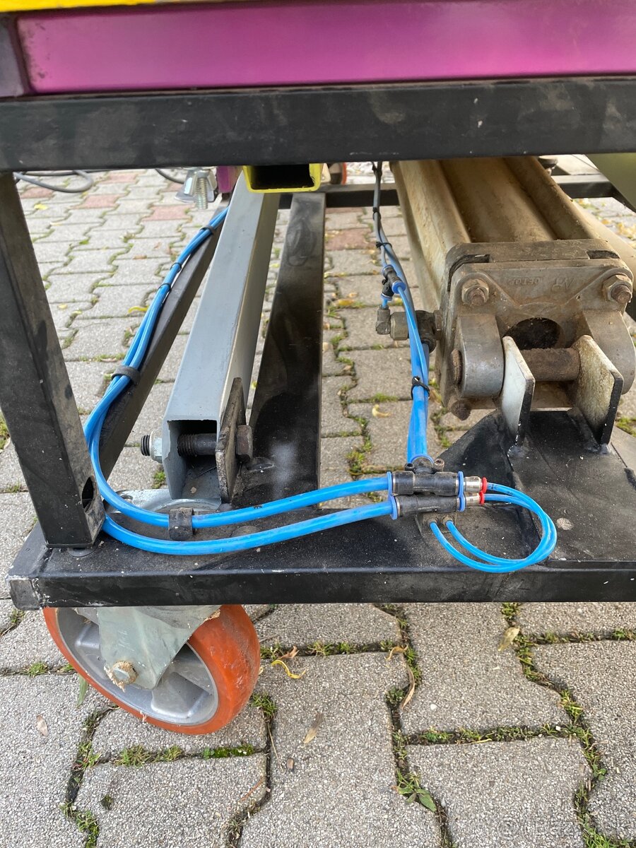 Predam zdvizny / noznicovy stol - 3