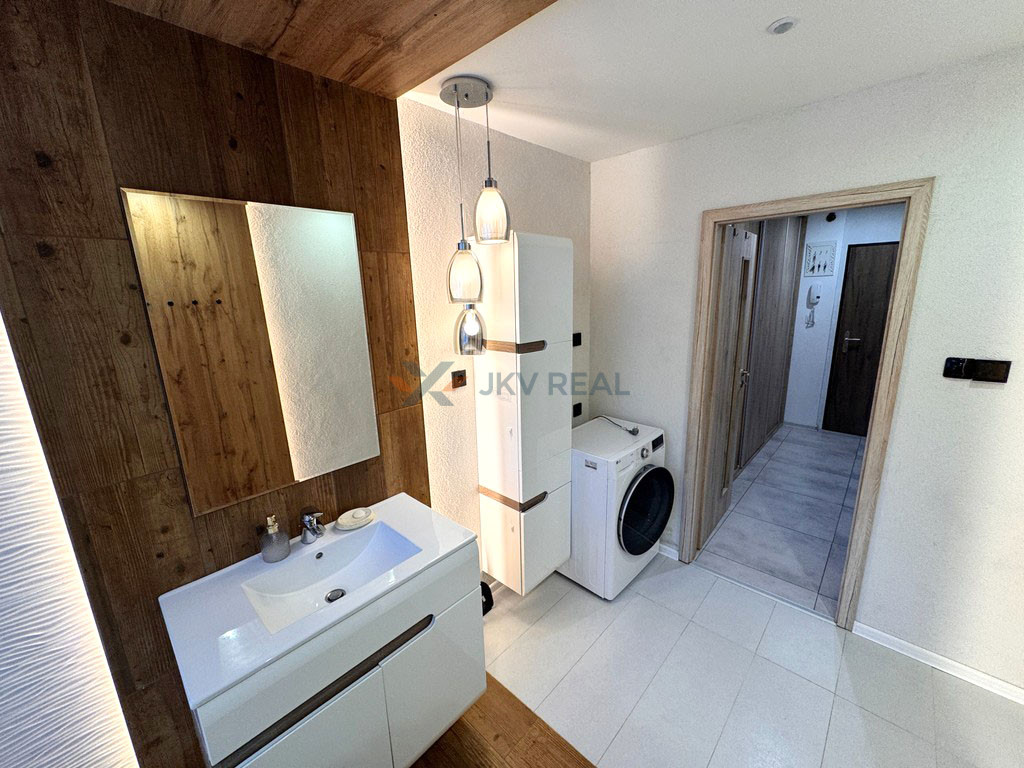 Prenájom: Priestranný 3-izbový Byt s Klimatizáciou vo Výborn - 3