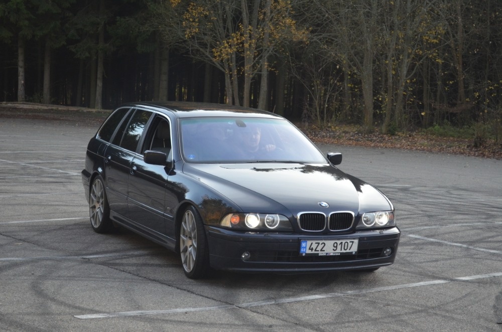 BMW E39 530i touring manuál - 3