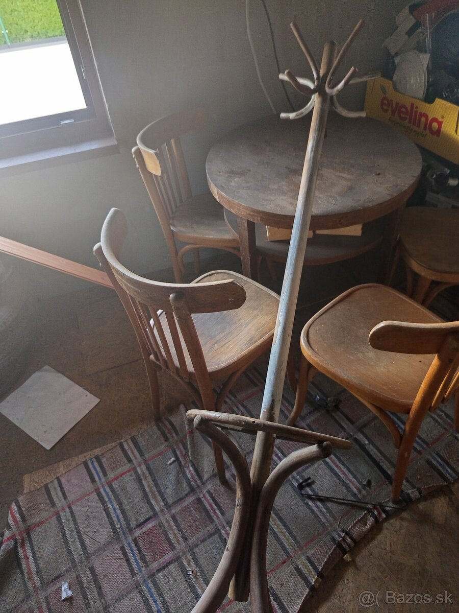 Stôl,stoličky,vesiak - 3