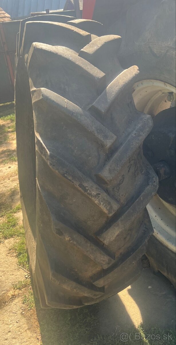 Predám zadnú pneumatiku na traktor 16.9/14-28 - 3