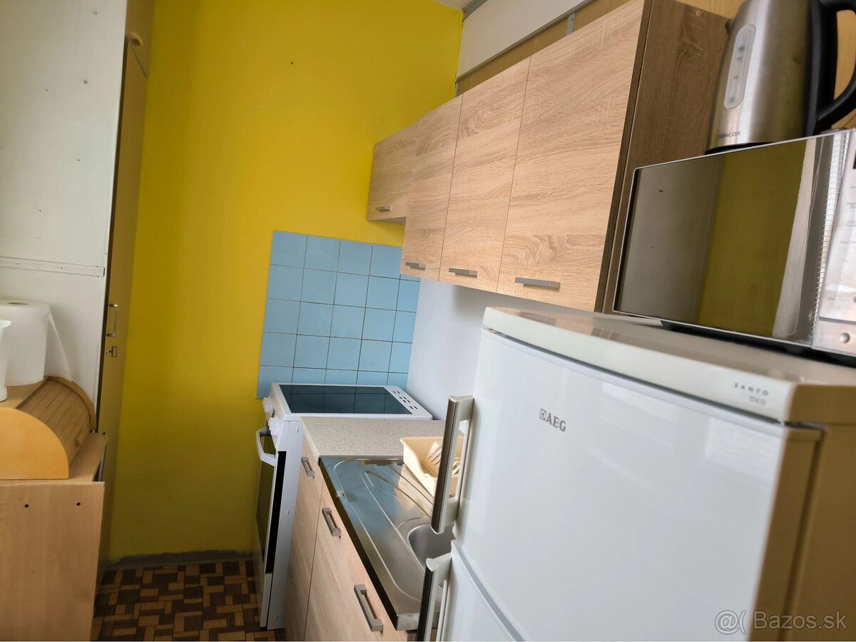 Na prenájom 1 izbový zariadený byt, časť Sotina, Senica - 3