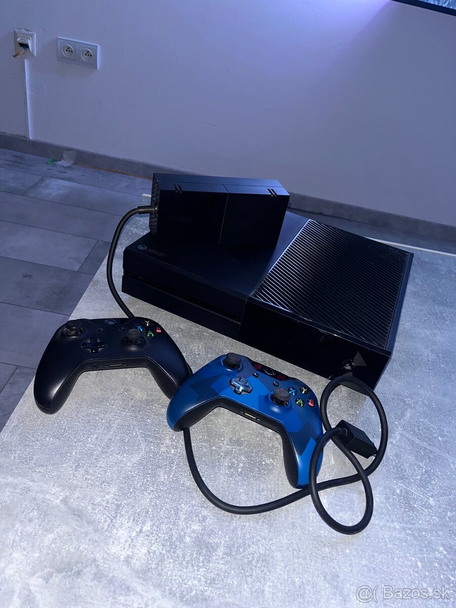 XBOX one a dva ovládače - 3