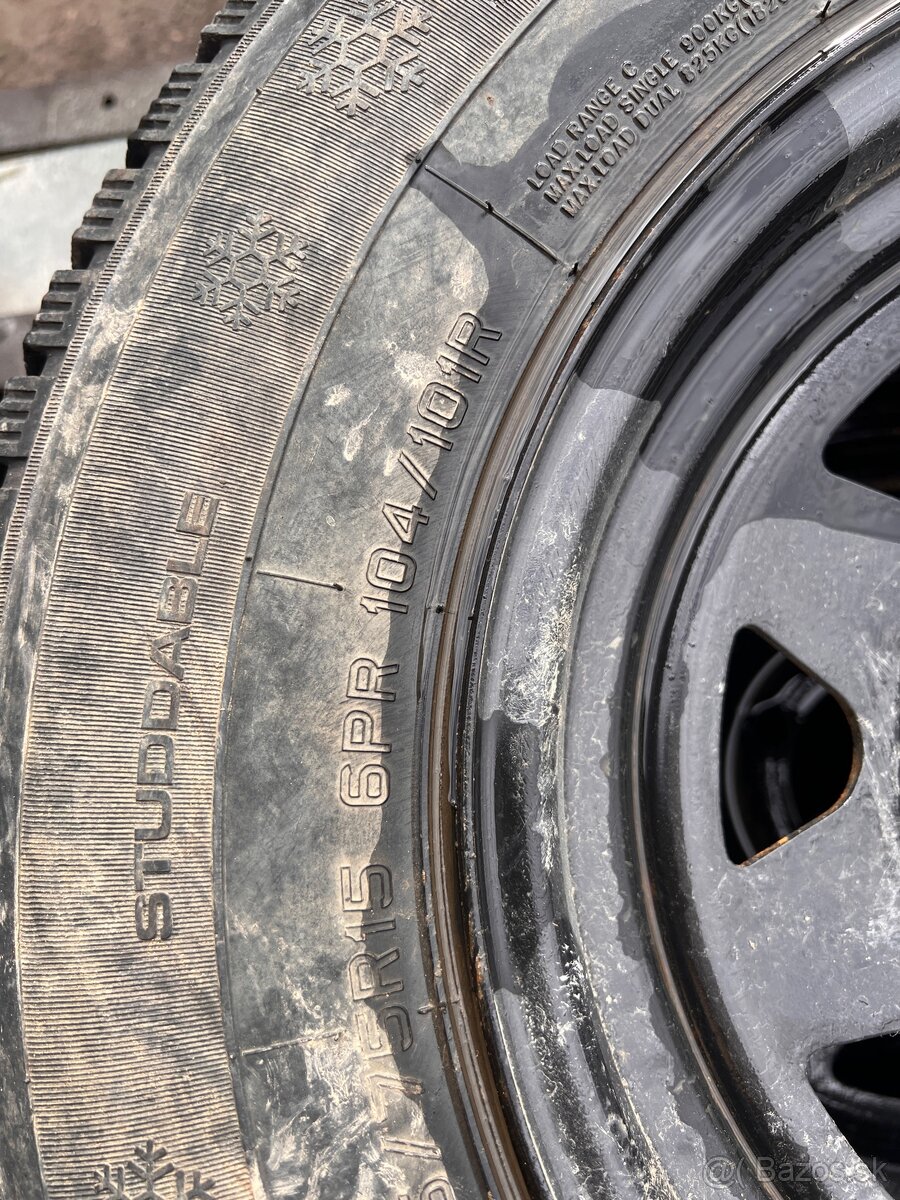 LT235/75r15 rozteč 6x139,7 - 3