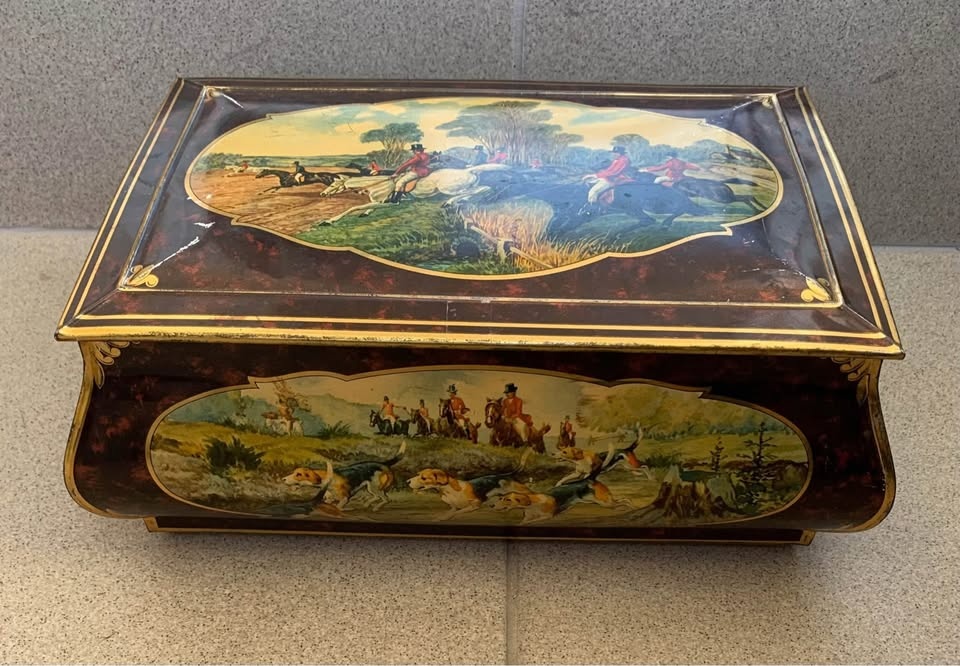 Starožitná plechová krabička poľovnícky motív - 3