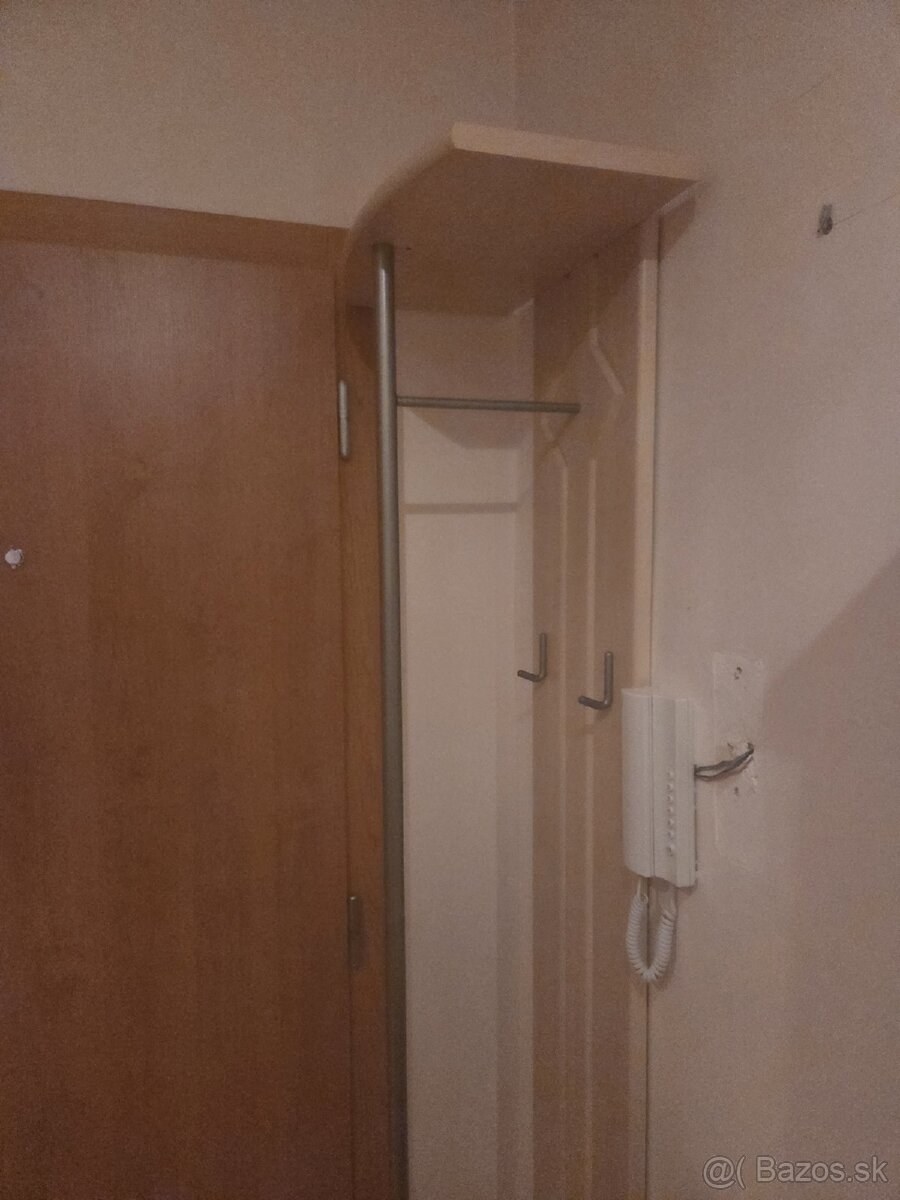 Vešiak na bundy - 3