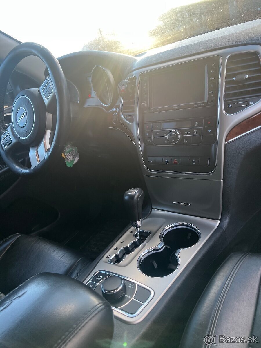 Rozpredám jeep Grand Cherokee wk2 3.0 - 3