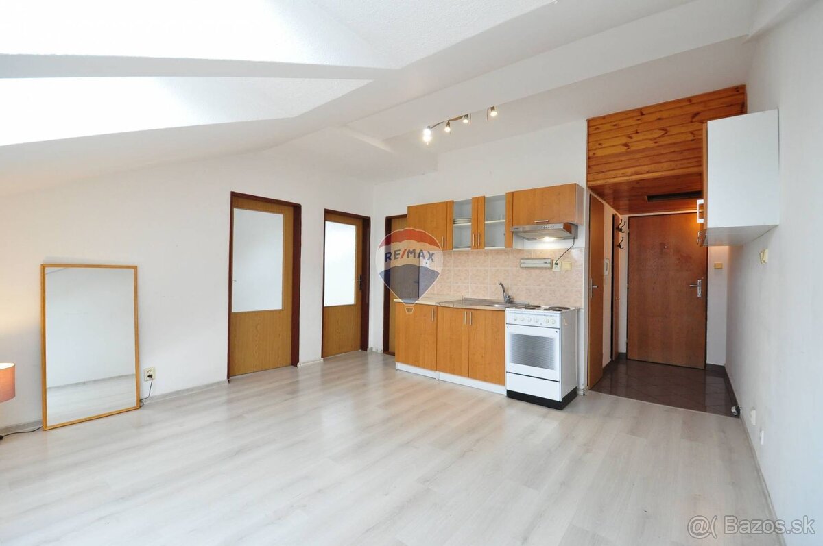 REZERVOVANÉ PREDAJ, 2-izbový podkrovný byt v Poprade, Ul - 3