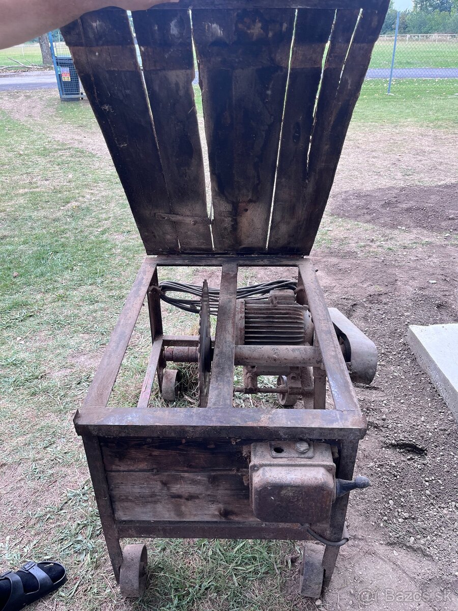 Cirkulár na drevo (stolova píla) - 3