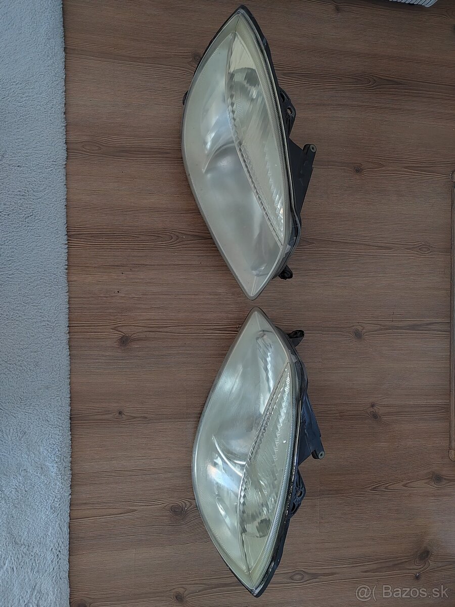 Škoda fabia 2 predné svetlá - 3