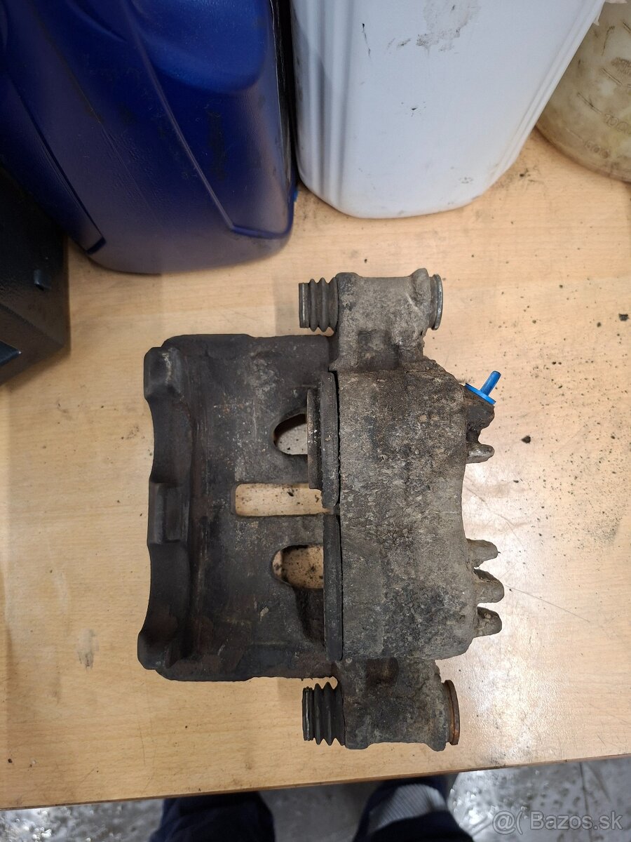 Renault Master - Brzdový strmeň - 3