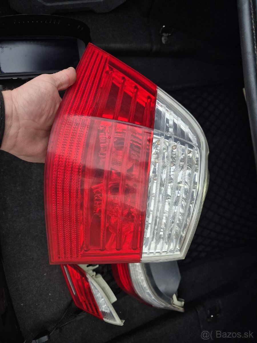 Zadné svetlá e61 lci - 3
