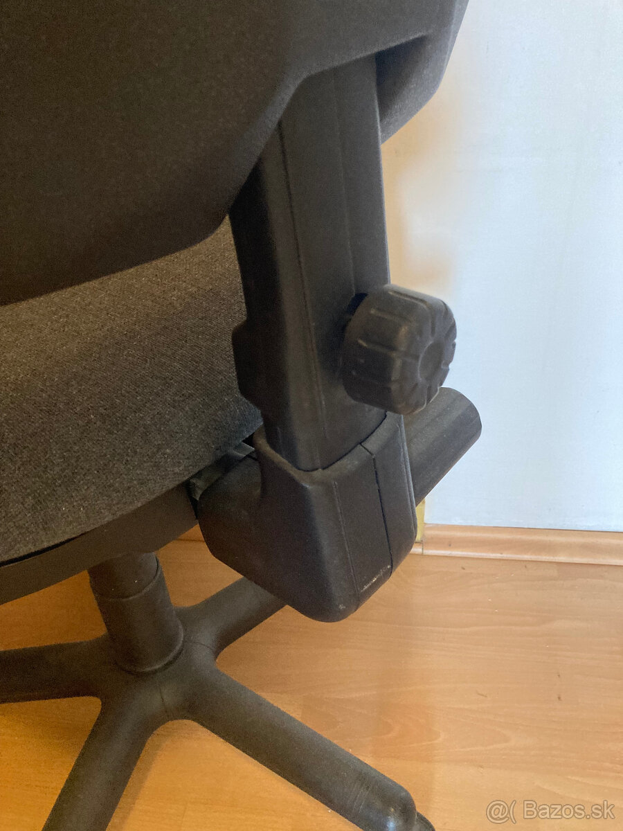 Predám kancelársku polohovateľnú stoličku - 3