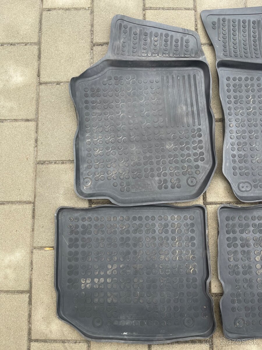 Gumené rohože Octavia 1,Golf 4,Bora ,Seat Leon 1M - 3