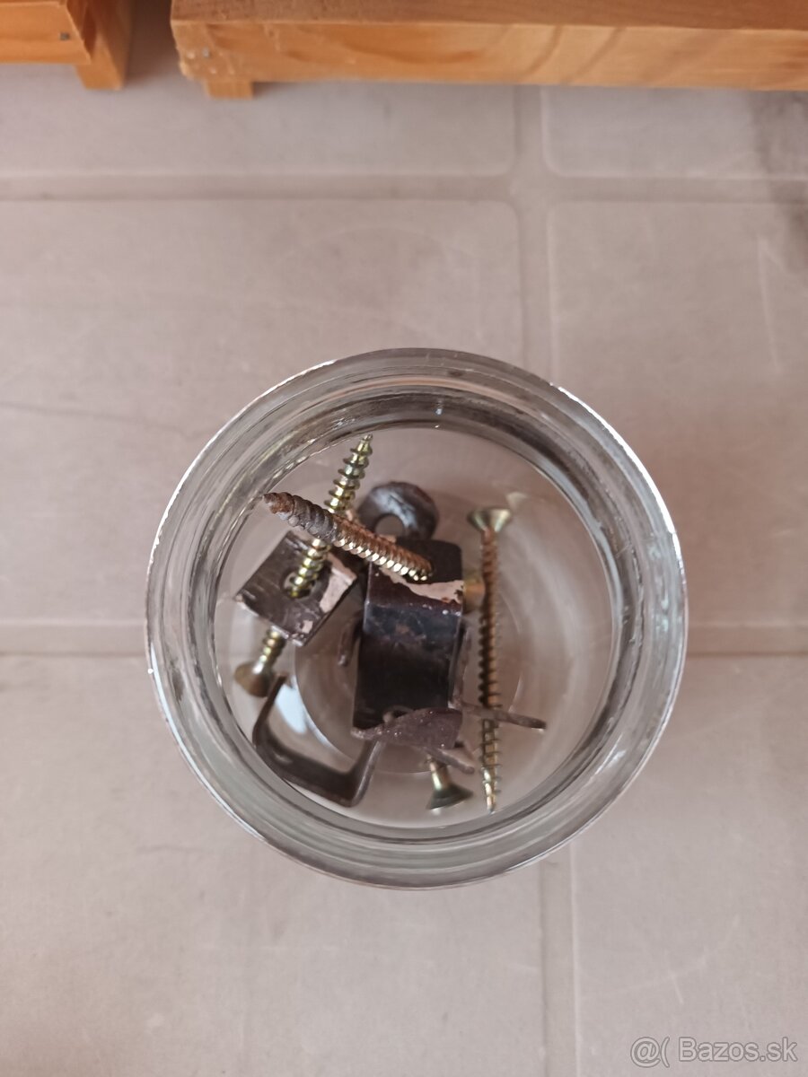 Koreničky v polici, dózy na korenie - 3