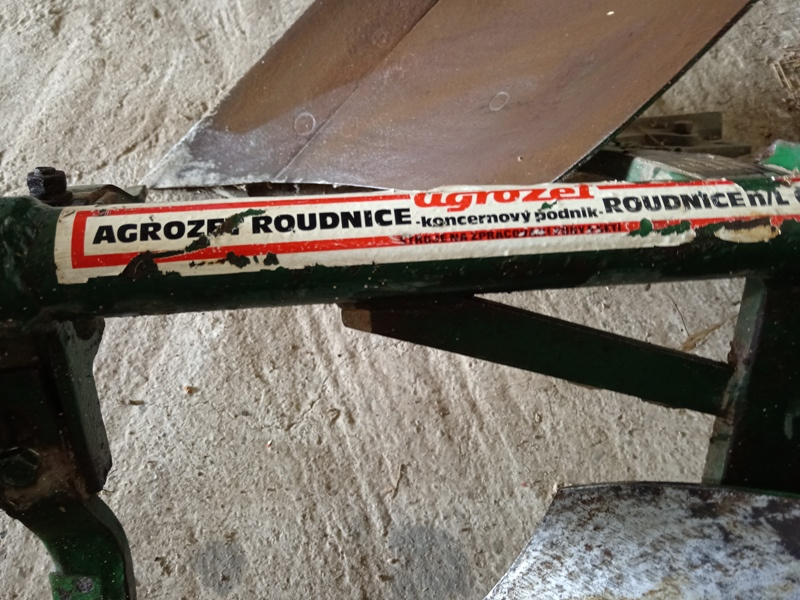 Predám pluh Pon 25 za malotraktor TZ4K Mt8 - 3