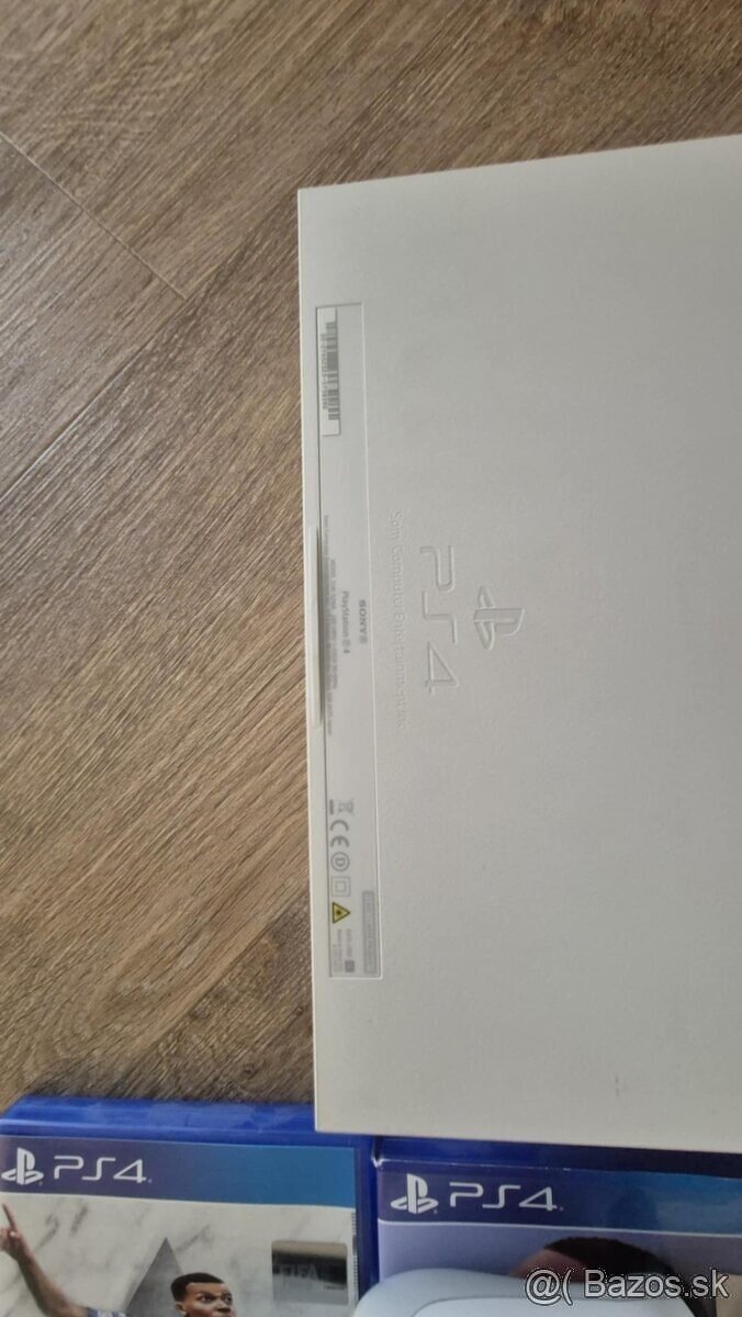 Playstation 4 500gb, 2x ovládač, 3x FIFA - 3