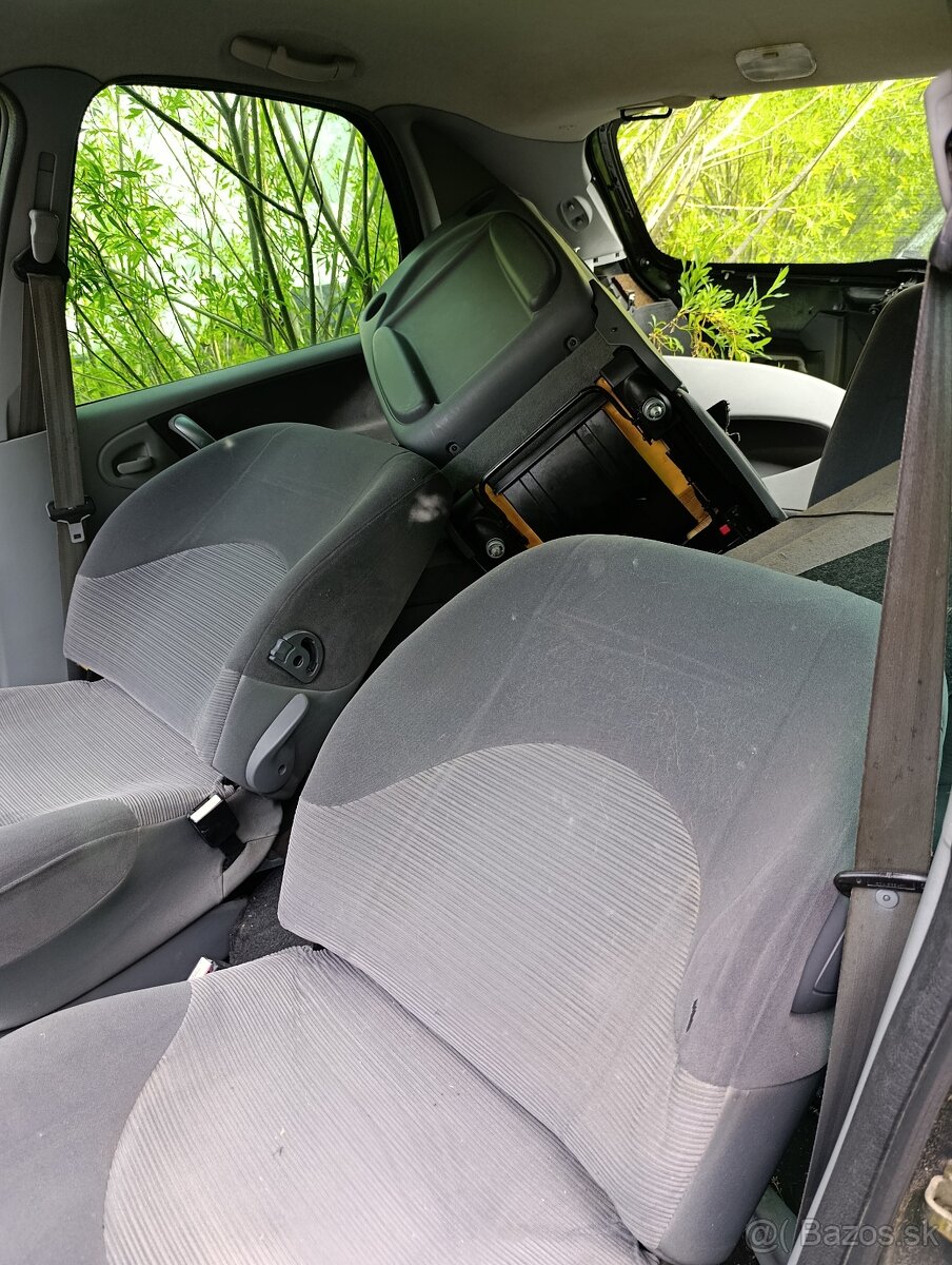 Rozpredám Xsara picasso - 3