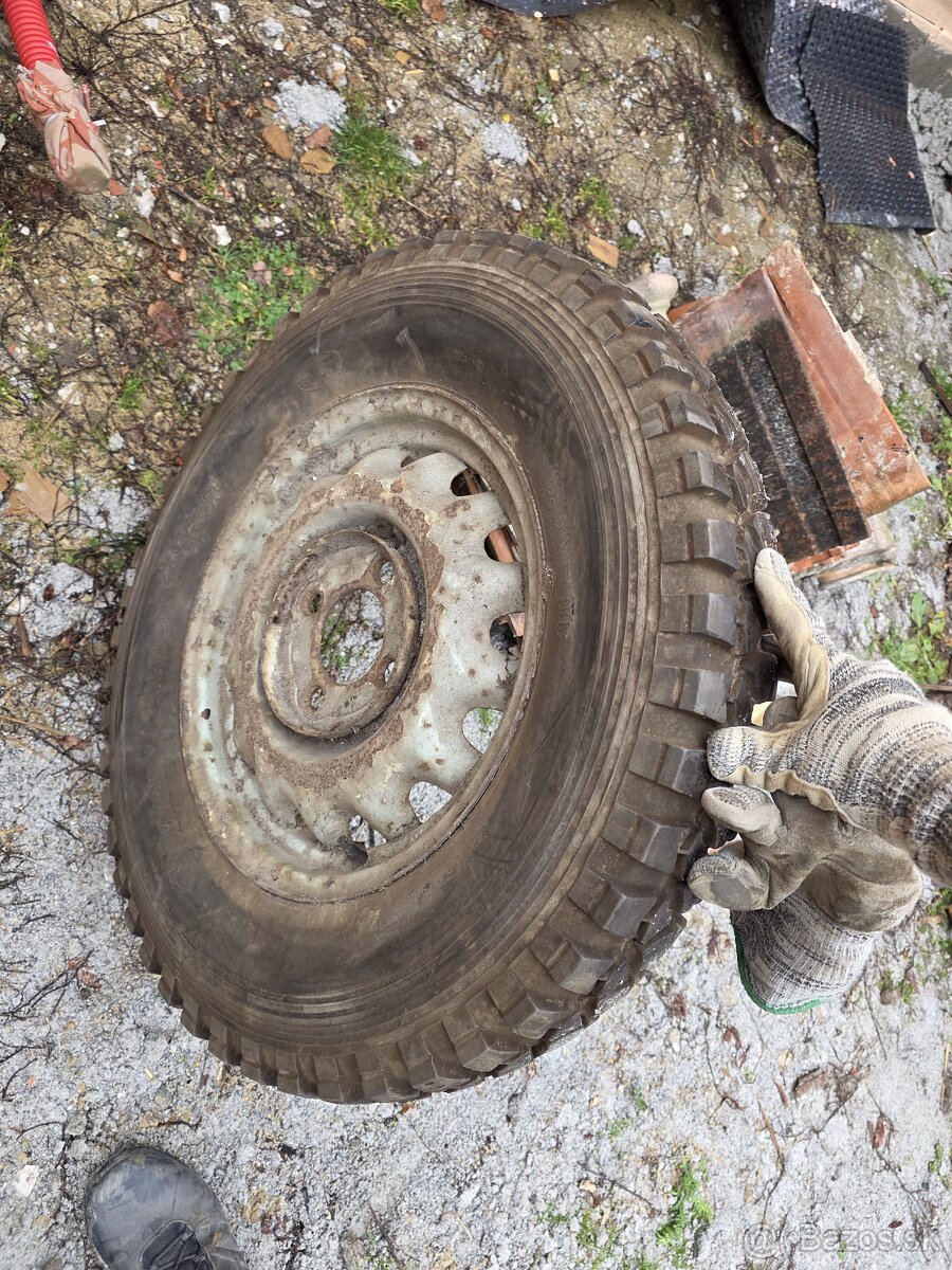 Škoda tudor - kolesá - 3