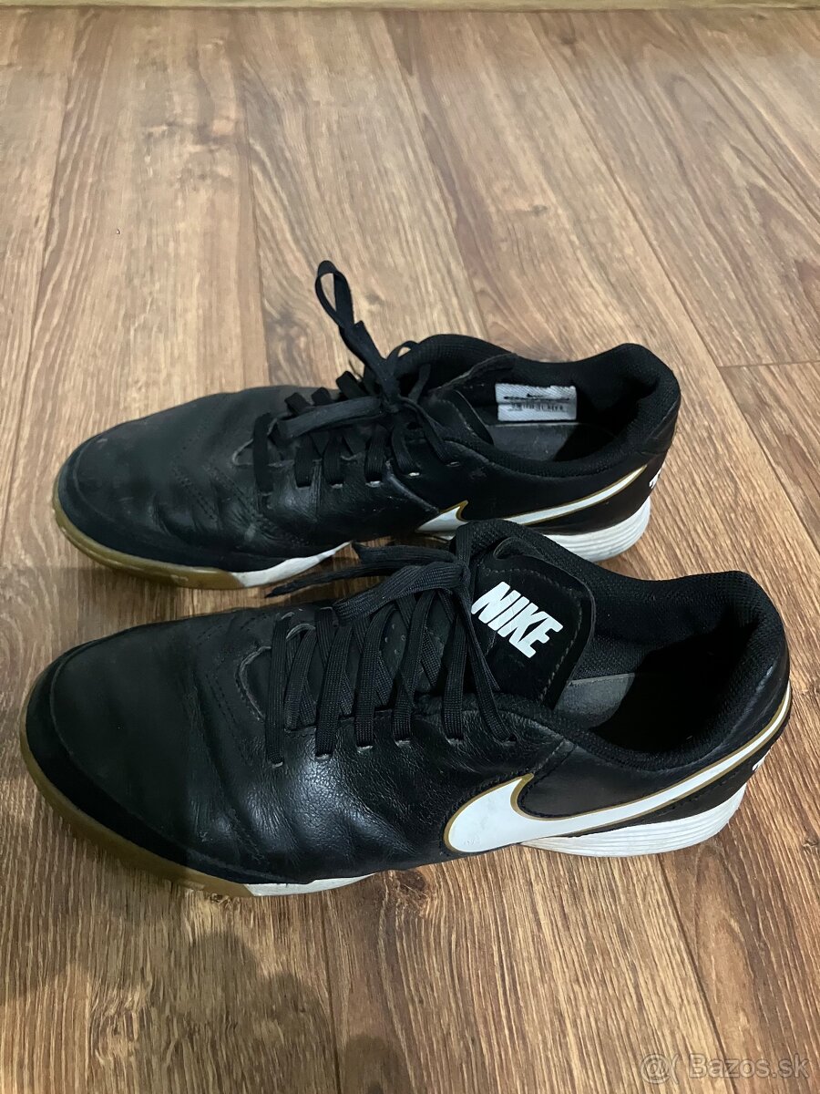 Halové botasky Nike veľkosť 40,5 - 3