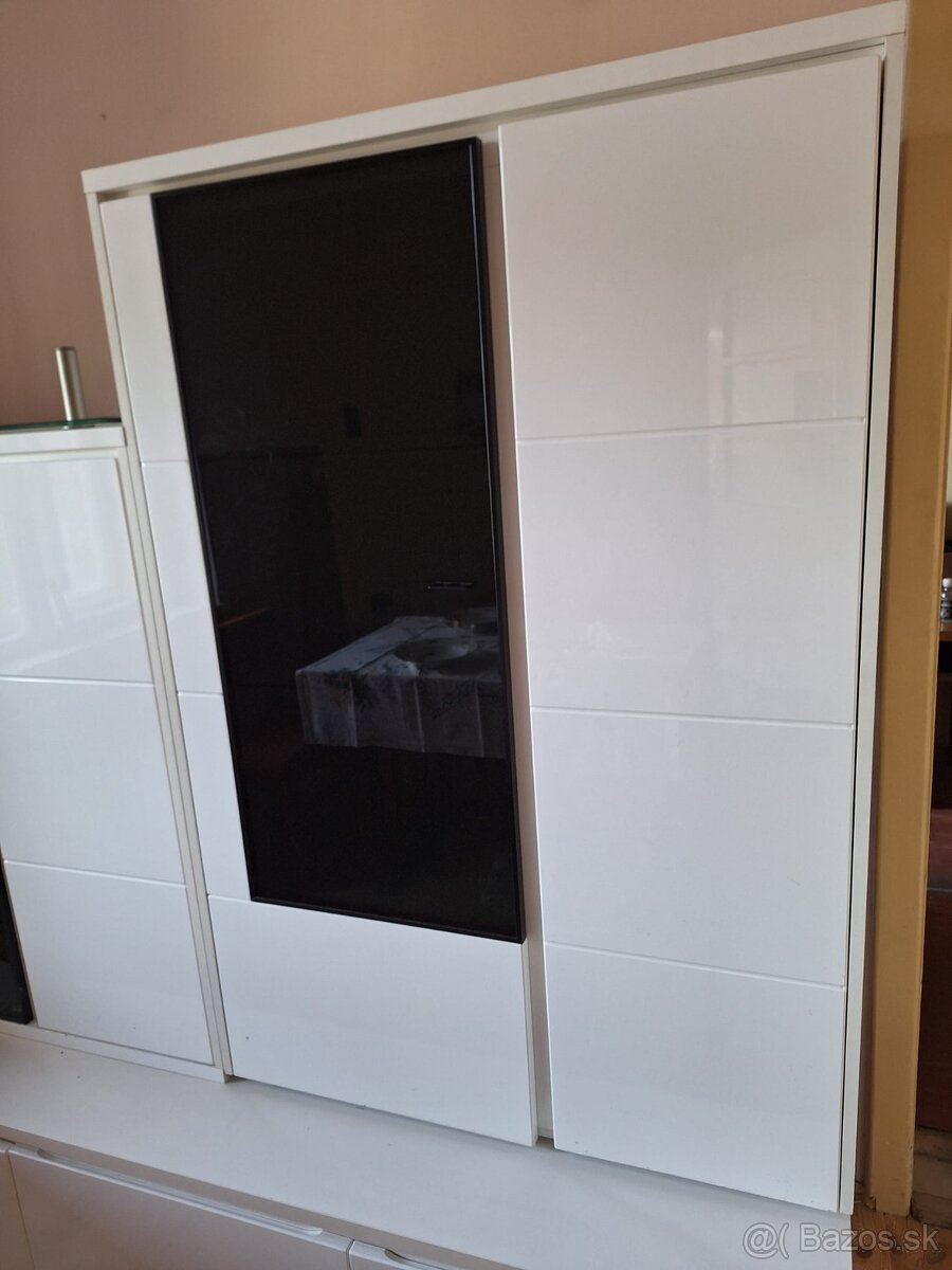 BIELA OBYVACIA STENA - 3