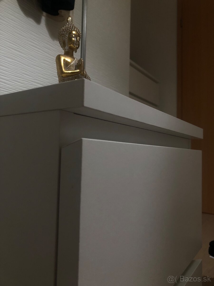 Elegantný nočný stolík - 3