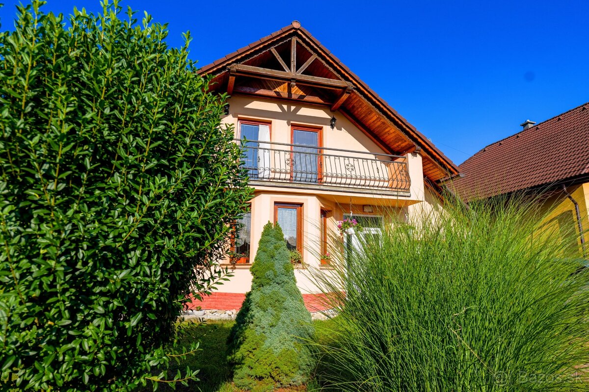 Unikátna ponuka rodinného domu s futbalovým ihriskom a ve - 3