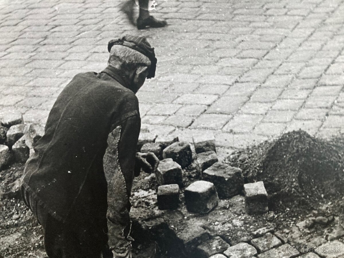 Irena Blühová – Dláždič autorská, okolo 1975 - 3