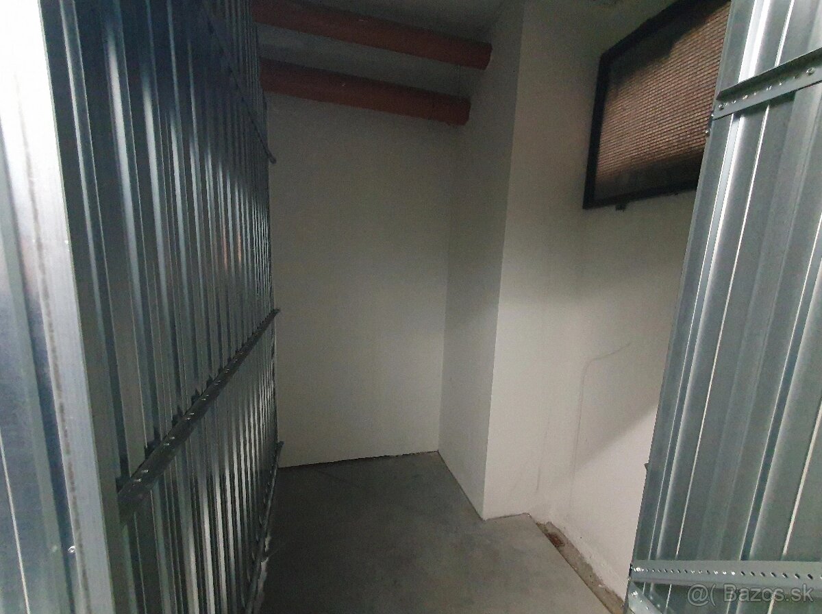 Malý Interný Sklad T80 (3,5 m²) na prenájom (Tomášikova 50D) - 3