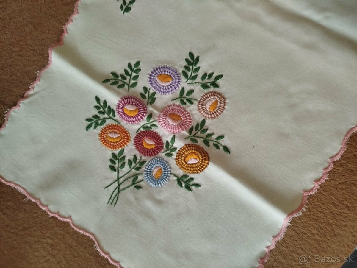 Vyšívané obrusy - 3