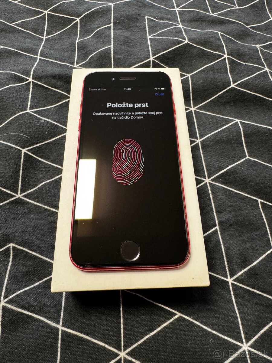 iPhone SE2020 Product Red - 3