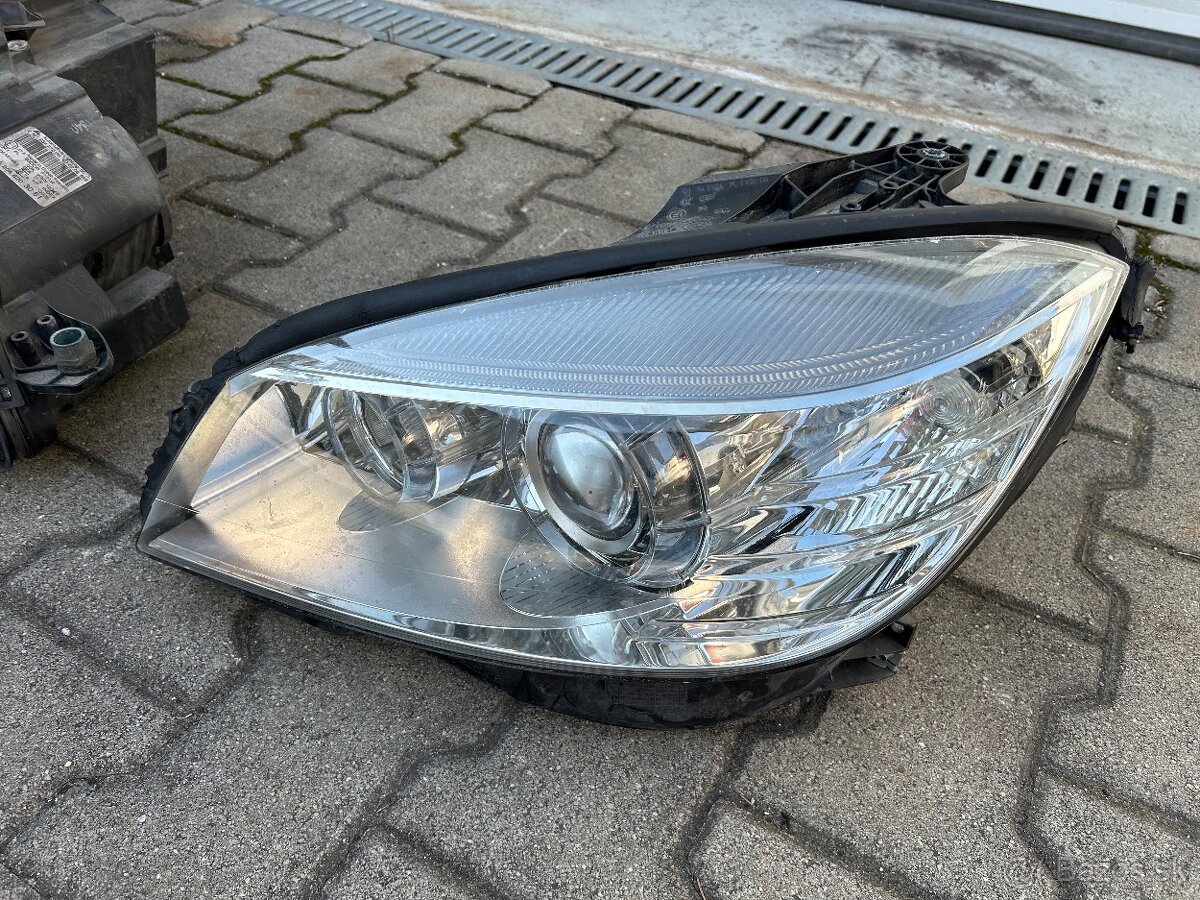 Predne svetlo xenon MB C Class W204 - 3