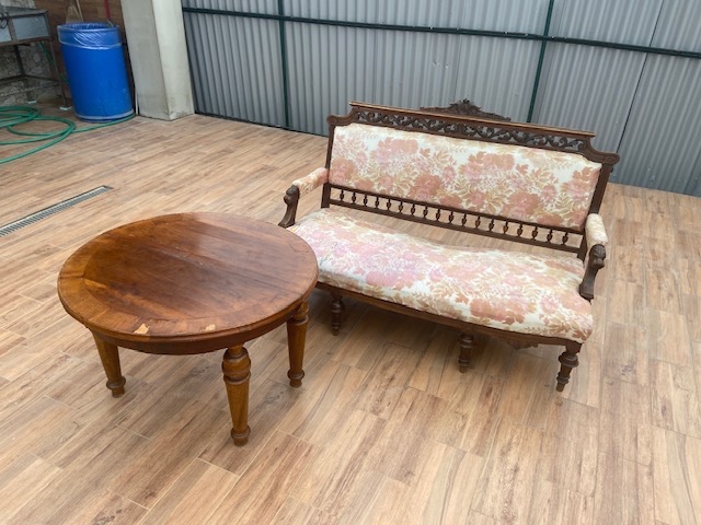 Predám starožitný nabytok . Sofa a stolík - 3