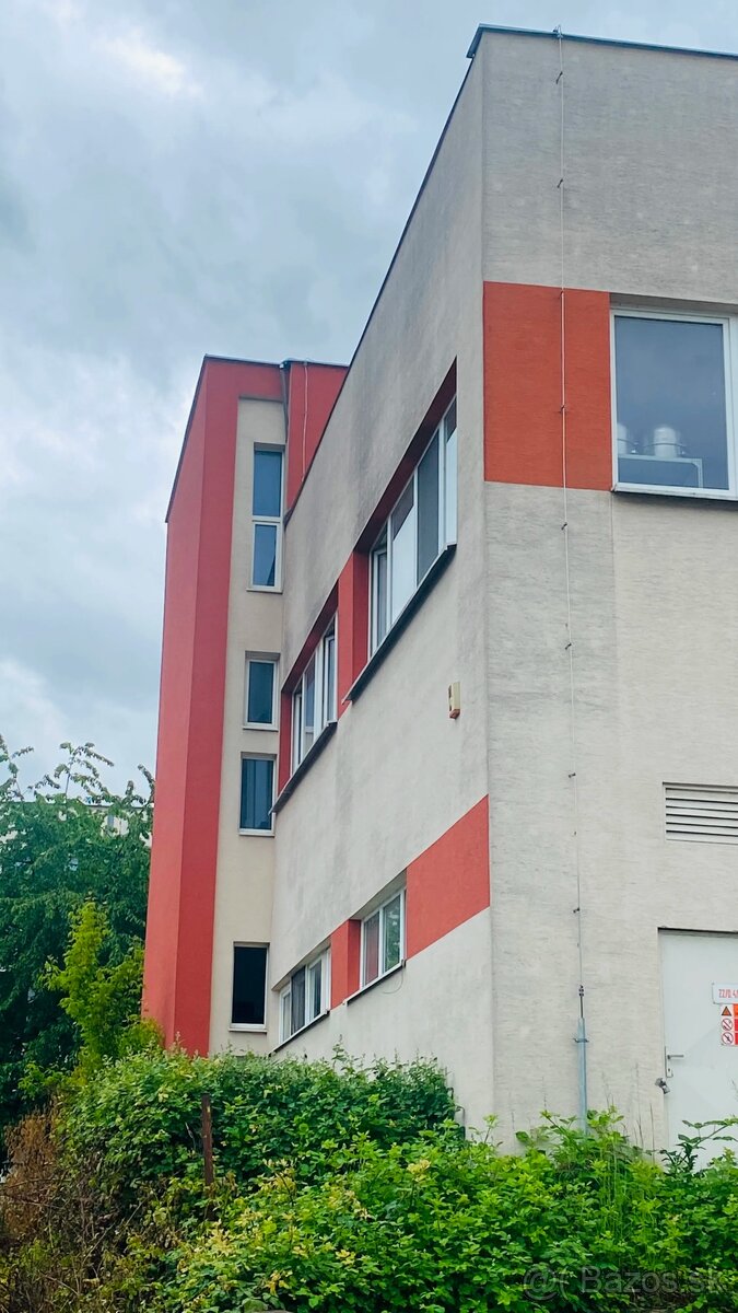 POLYFUNKČNÝ OBJEKT SO ZAMERANÍM NA GASTRO SLUŽBY / PREŠOV - 3