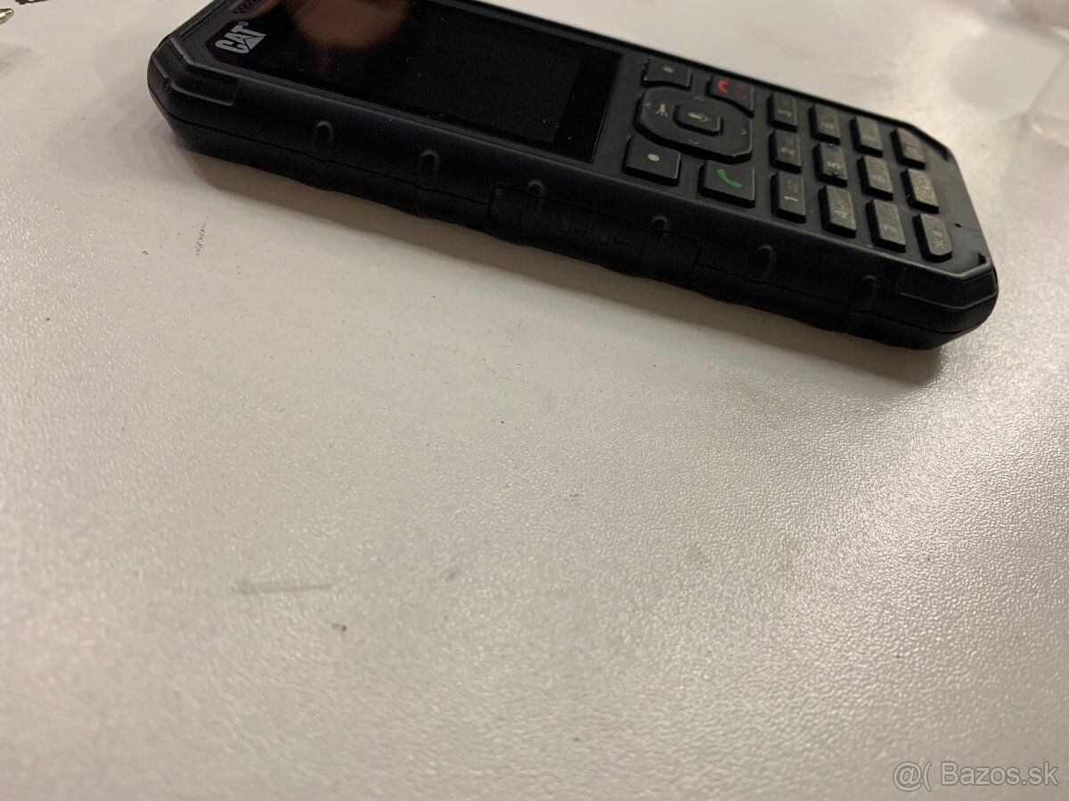 Predam pracovný mobil CAT - 3