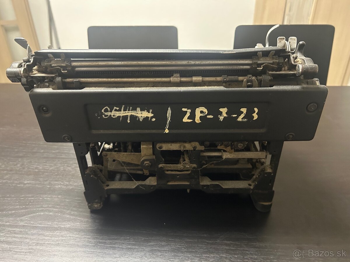 Pisací stroj Olivetti M40 z roku 1930 - 3