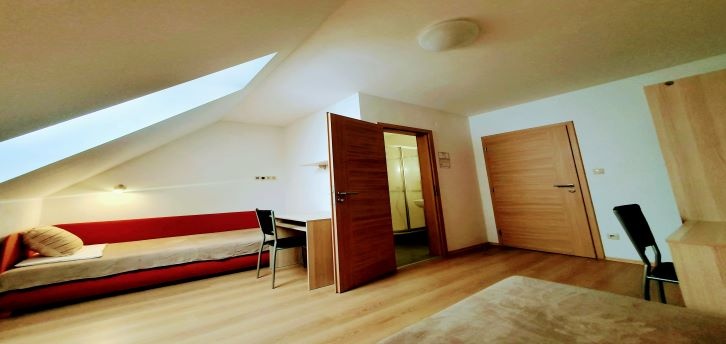 Amnis Student House-2-lôžkové izby pre študentky-OBSADENÉ - 3