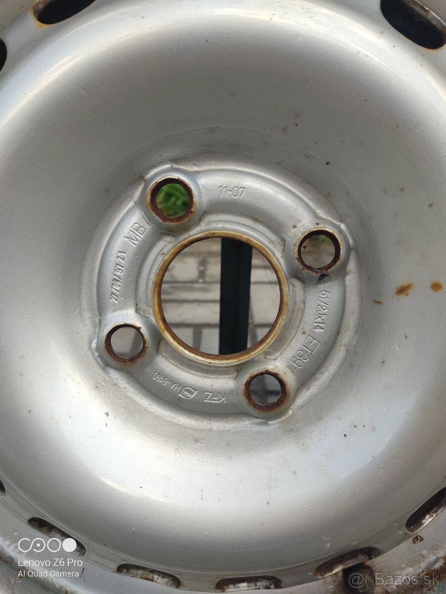 Predám disky 51/2Jx14 ET39 + zimné pneu Nankang 175/70R14 - 3