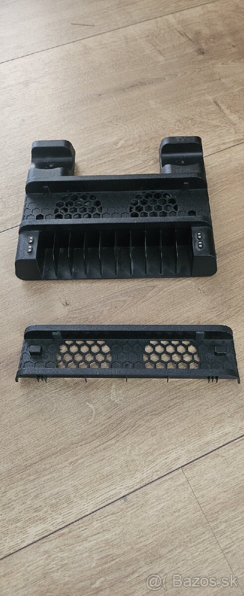 PS4 Slim - vertikákny stojan s chladením - 3