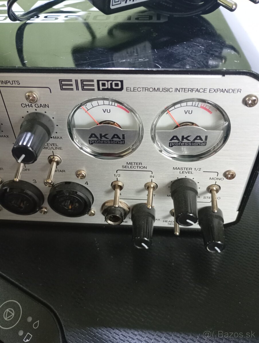 Zosilovač AKAI EIE professional - 3