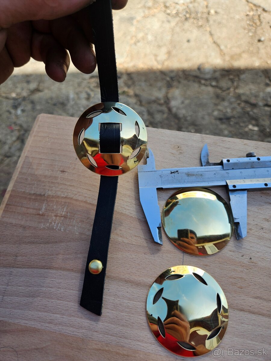 Mosadzne puklice ozdoby na ohlavku postroje - 3