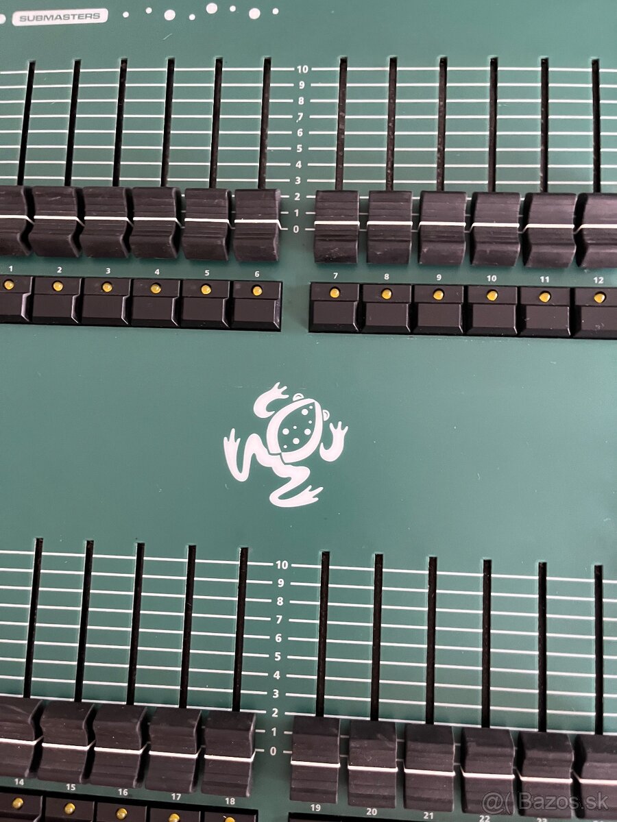 ZERO 88 MAMBO FROG sveteľný pult mixpult DMX + 27" monitor - 3