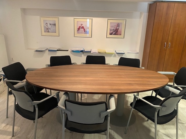 Kancelársky stôl + 8 stoličiek - 3