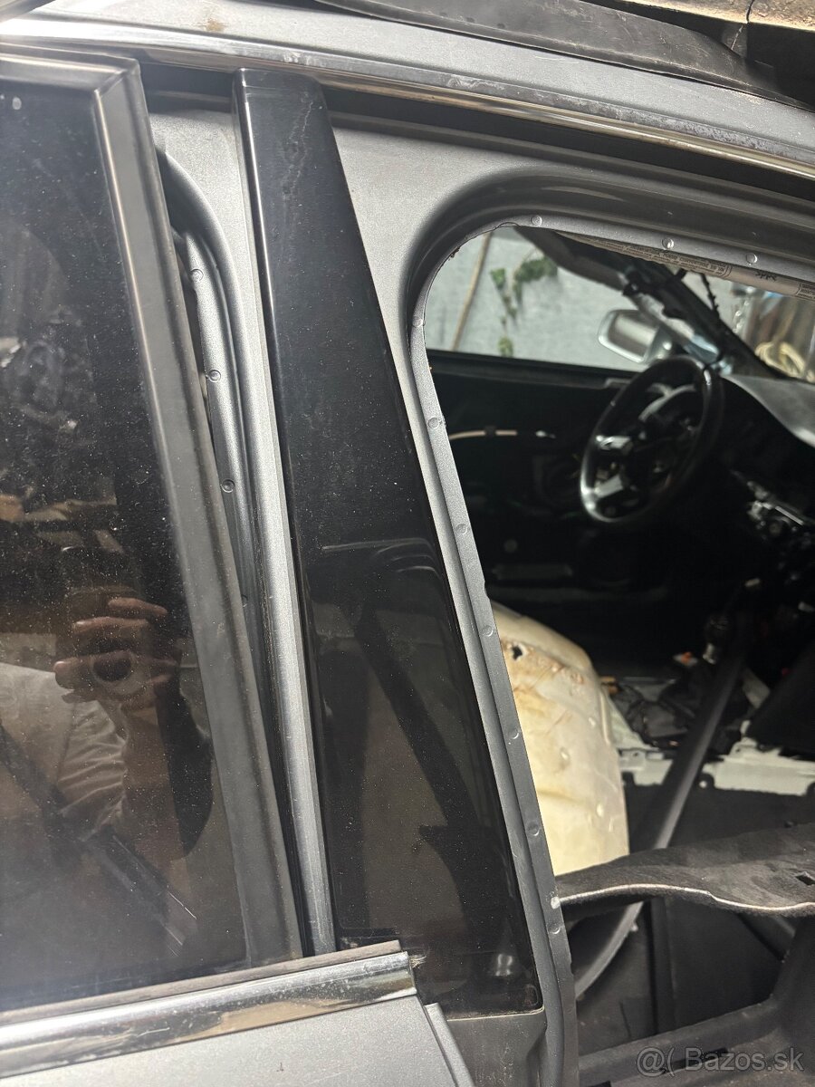 Audi a6c6 kryty stlpikov B - 3