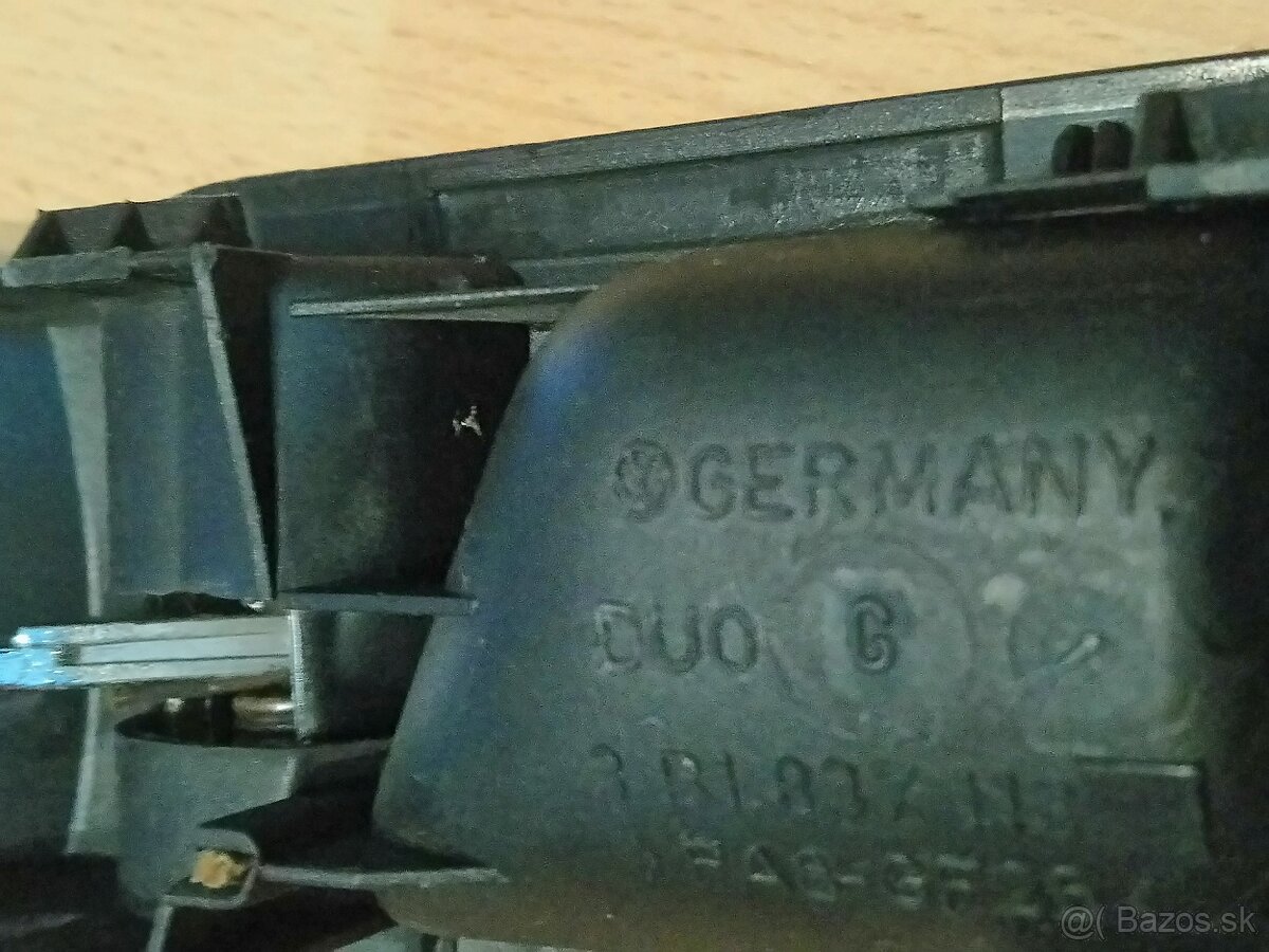 Vnútorné madlo dverí OEM 3B1 837 113 - VW Passat, Golf, Bora - 3