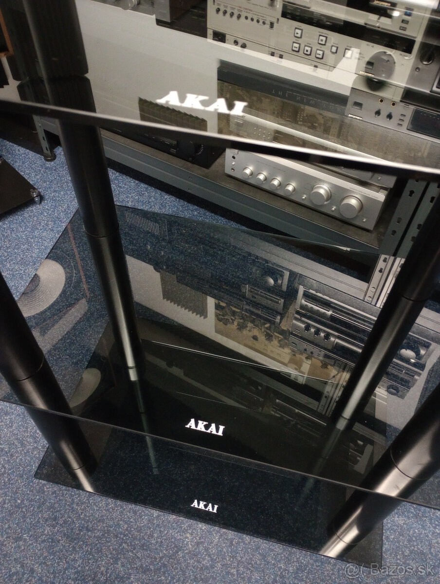 HiFi stolík AKAI - 3