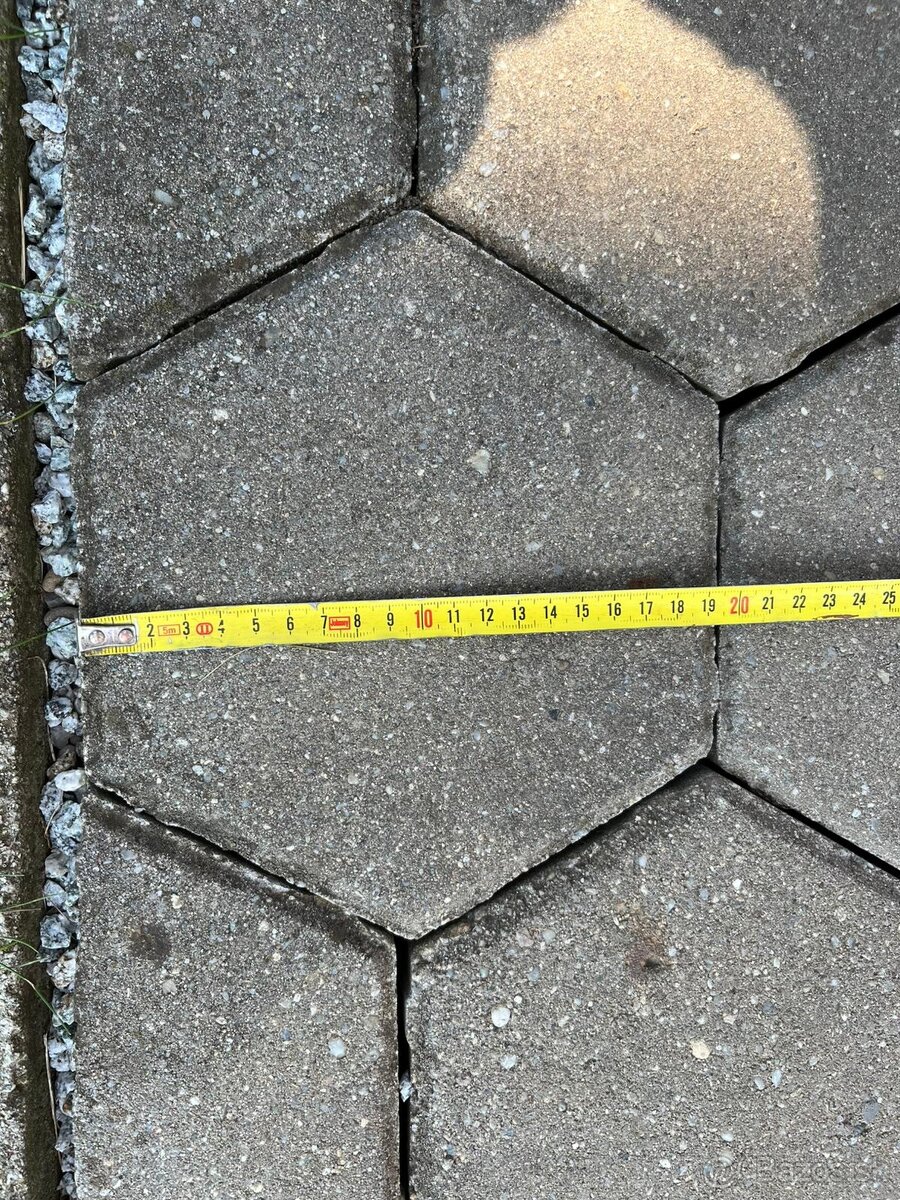 Šesťuholníková dlažba - exteriér - 3